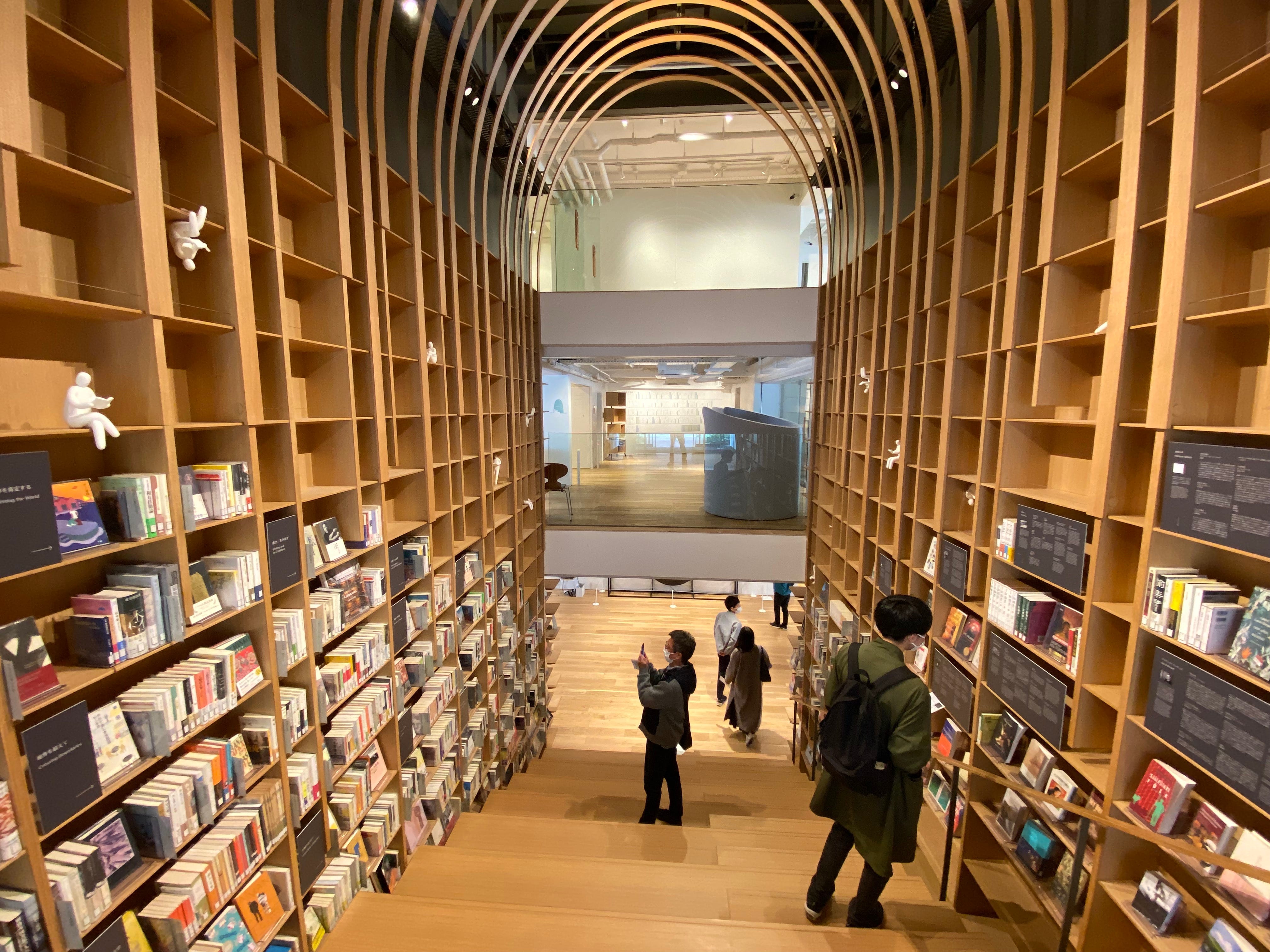村上隆 library ur【7831 図書館 - by Daniel Morales - How to Japanese