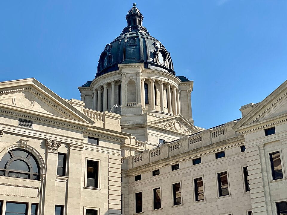 File:Dome, South Dakota State Capitol, Capitol Avenue, Pierre, SD.jpg