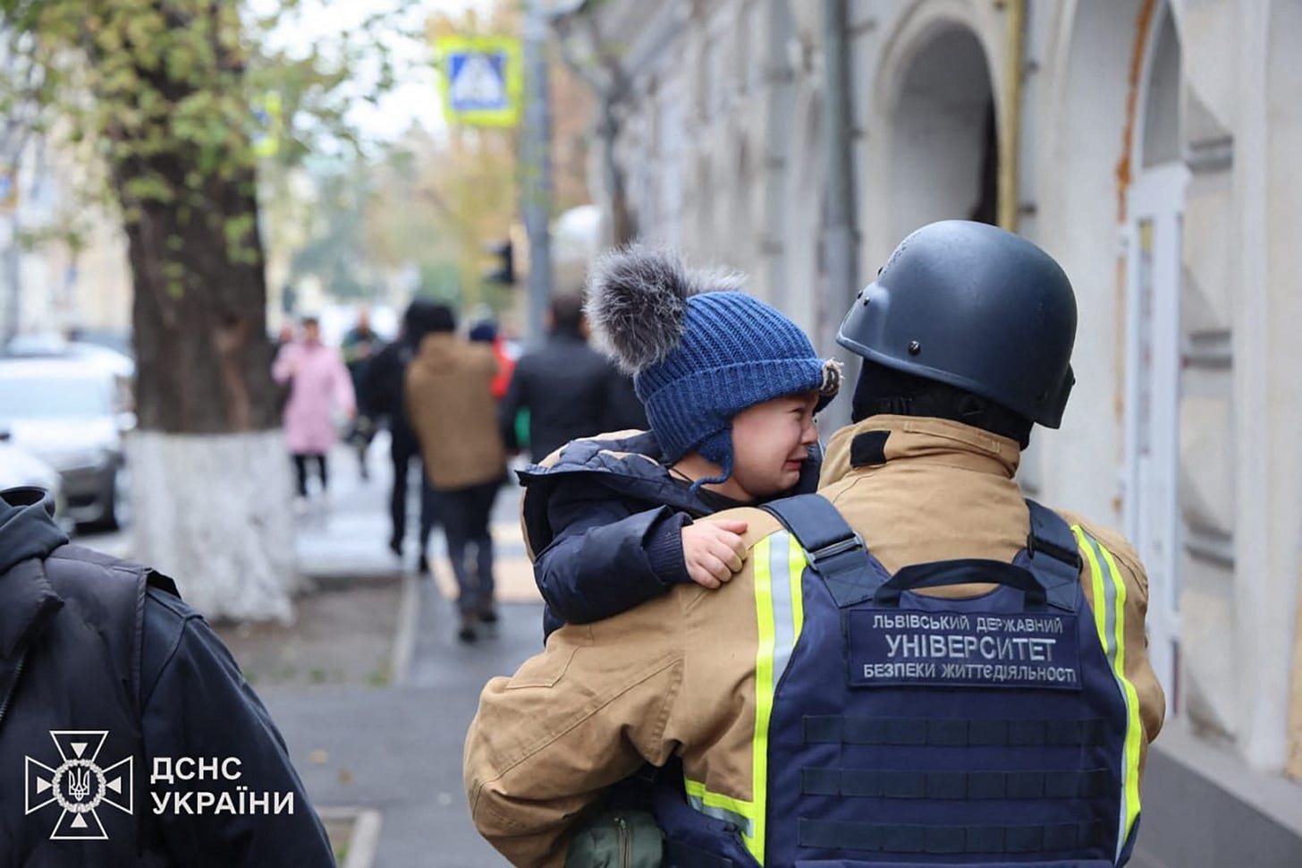 Evacuación de los niños en la guardería de Járkiv.