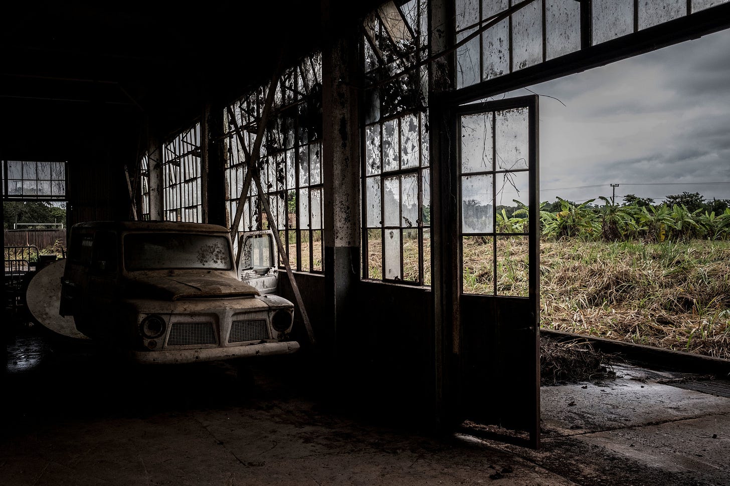 Photo showing the ruins work space in Fordlandia. Photo showing the ruins work space in Fordlandia.