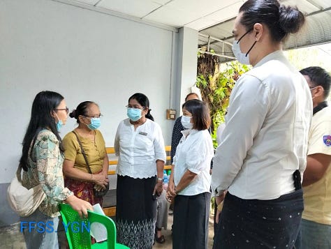 ဓါတ်ပုံတွေကတော့ ဒီနေ့ ရေဝေးသုသာန်မှာ ကျင်းပတဲ့ နိုင်ငံရေးအကျဉ်းသား မဝတ်ရည်အောင်ရဲ့ ဈာပနအခမ်းအနားမြင်ကွင်းတချို့ပဲ ဖြစ်ပါတယ်။  ဓါတ်ပုံများ- ကိုမြအေး၊ ကိုဖိုးညီနဲ့ နာရေးကူညီမှုအသင်း(ရန်ကုန်)