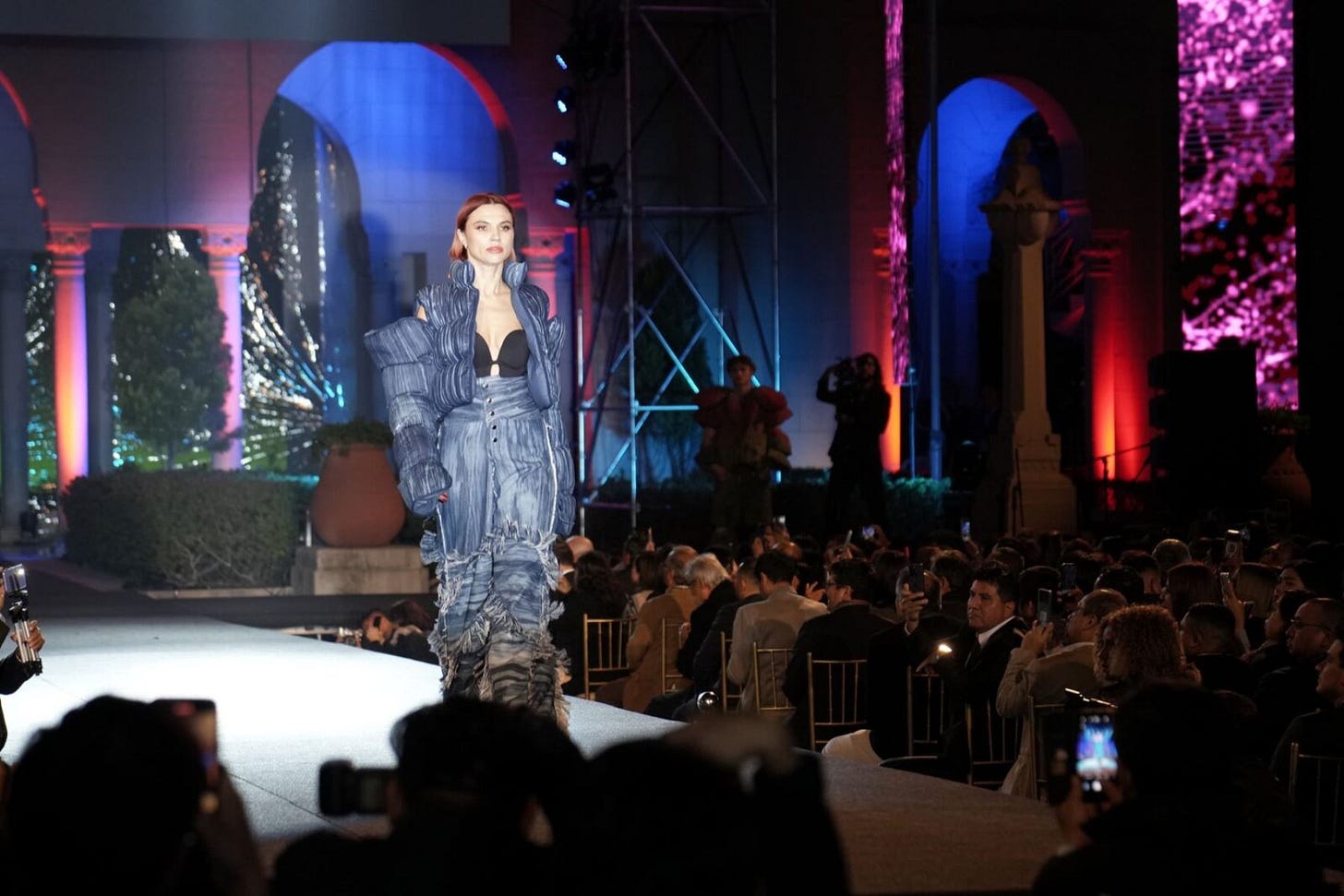 Los emprendedores gamarrinos presentaron este elemento visual que sigue un patrón textil y tiene forma de rombo. Foto: ANDINA/Difusión