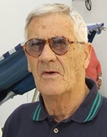 Uma imagem com Cara humana, pessoa, óculos de sol, vestuário

Os conteúdos gerados por IA poderão estar incorretos.