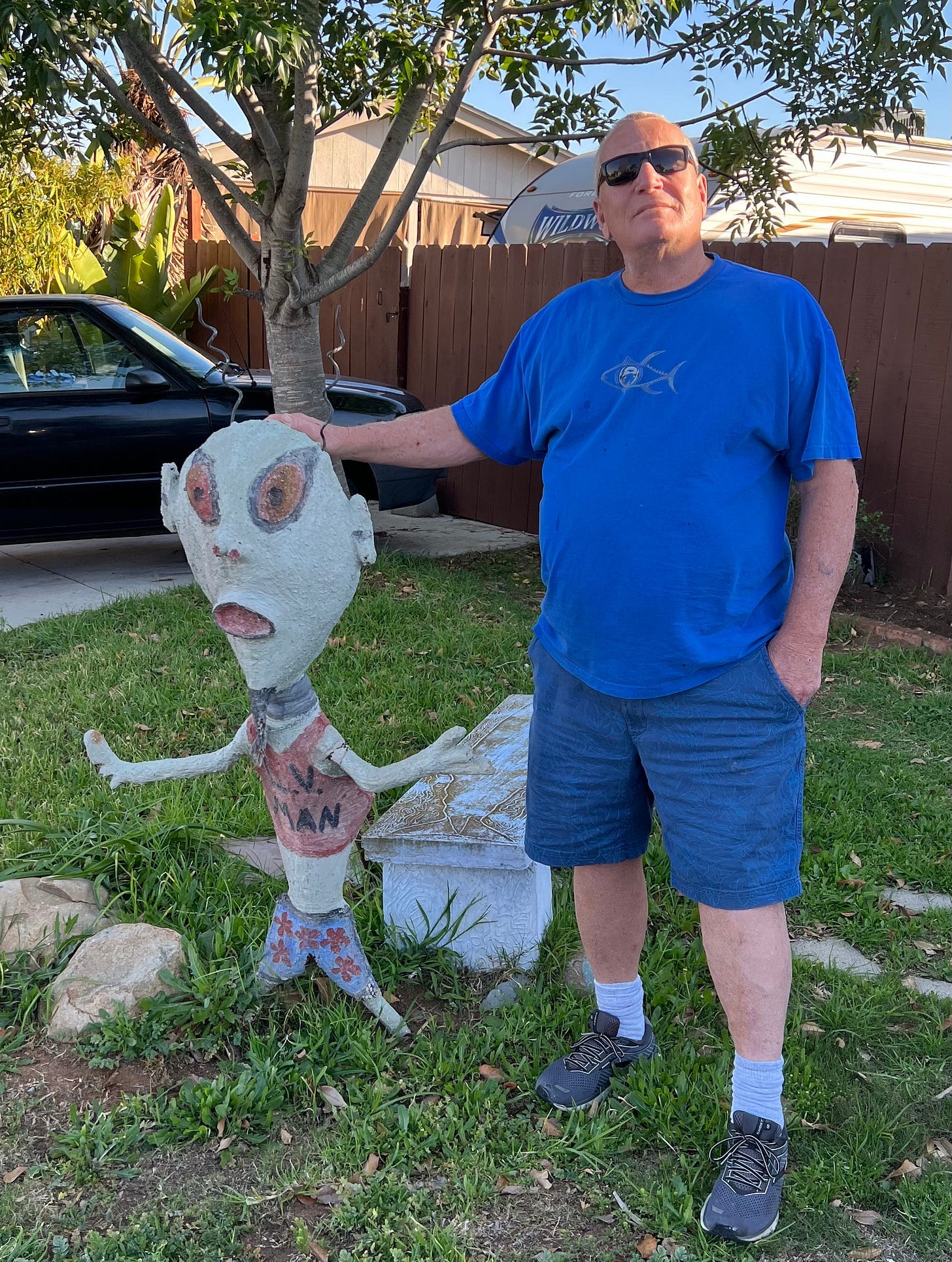 A person standing next to a statue

Description automatically generated with medium confidence