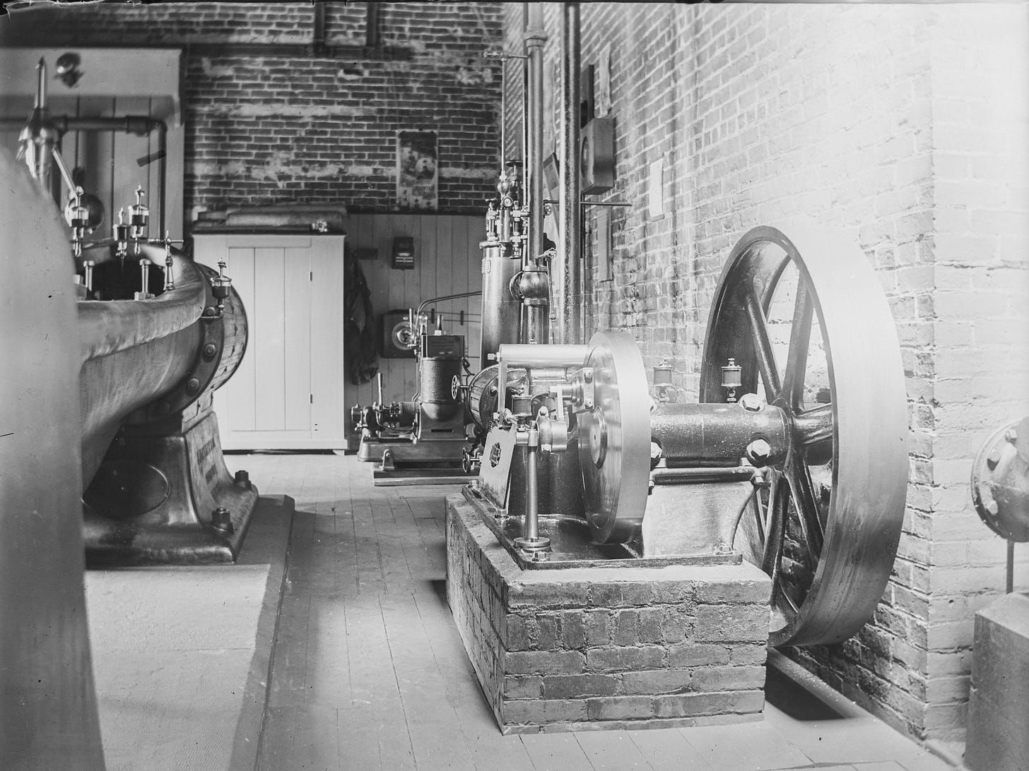 machine with flywheel