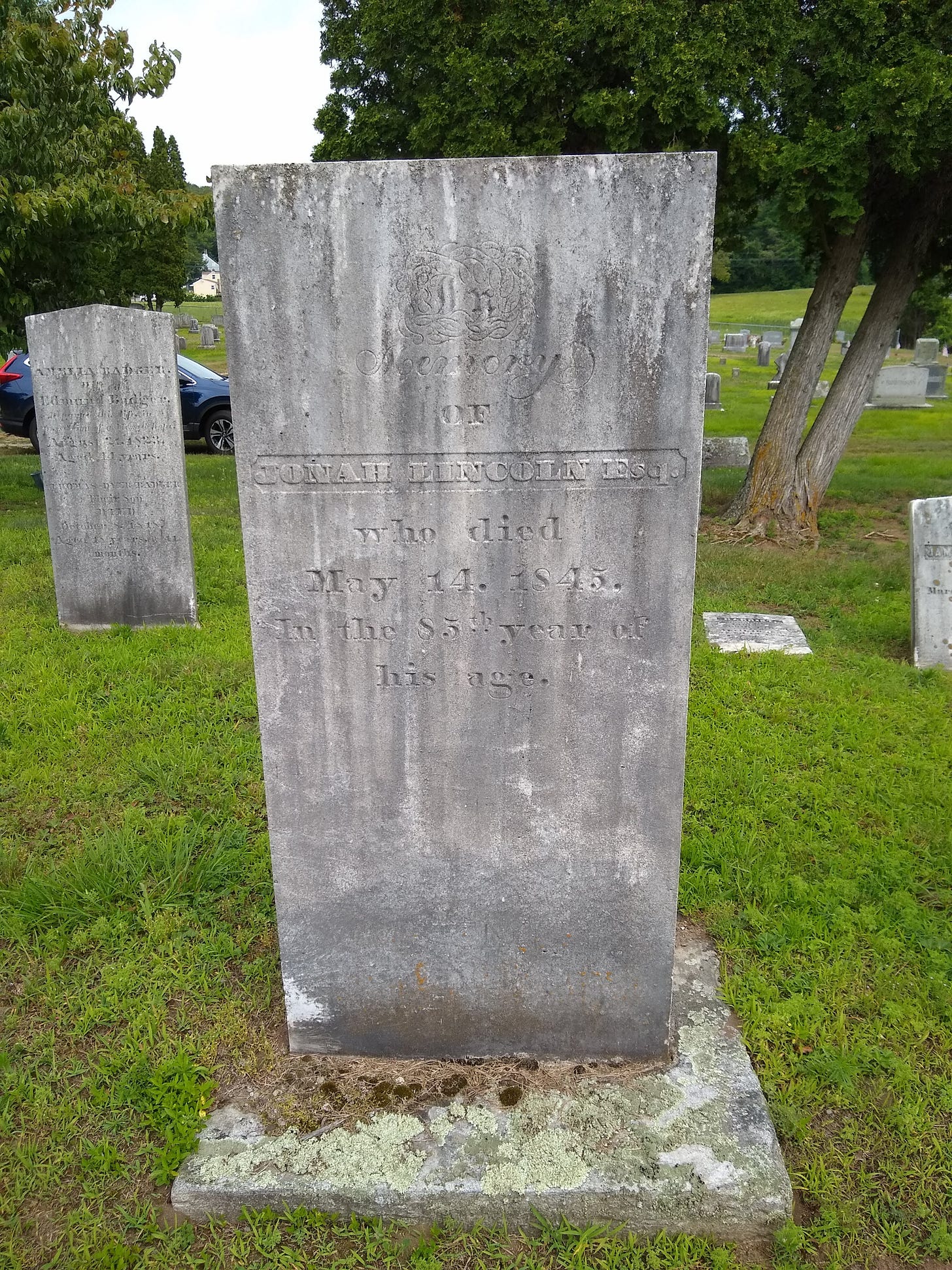 Gravestone engraved In memory of Jonah Lincoln esq