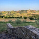Italienische Landschaft mit Treppe