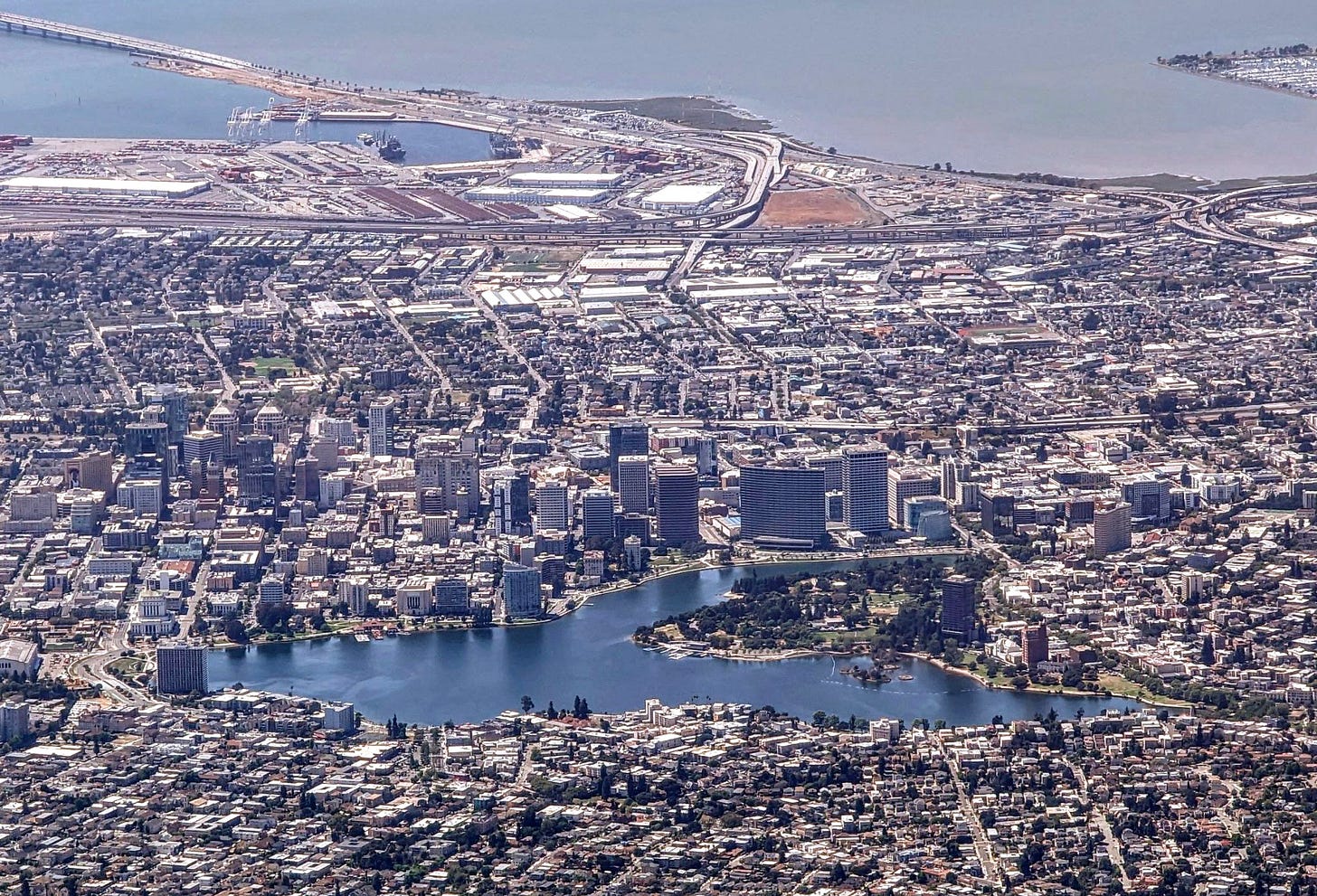 Aerial view of Lake Merritt and San Francisco Bay, Oakland, California. (Image source: Wikimedia Commons)
