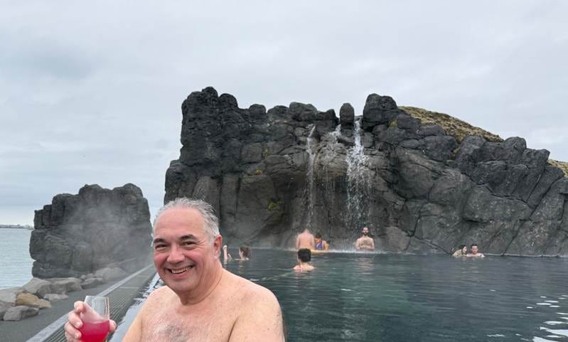 A person in a pool with a drink

AI-generated content may be incorrect.