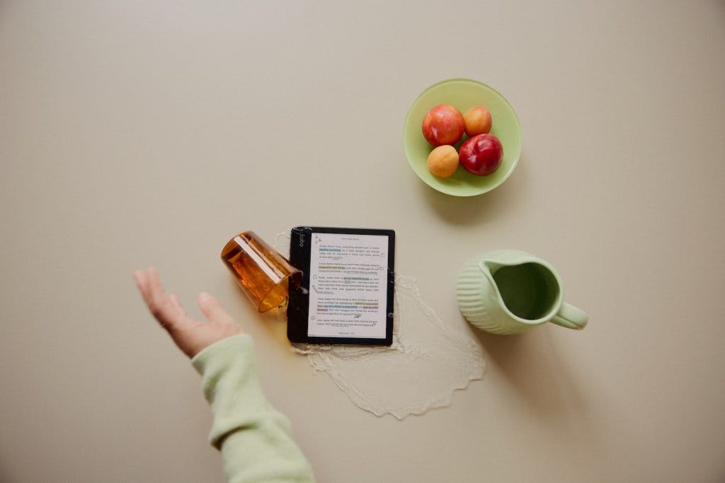 Kobo 彩色電子書閱讀器與閱讀場景|來源:Rakuten Today / Rakuten Kobo Kobo 彩色電子書閱讀器與閱讀場景|來源:Rakuten Today / Rakuten Kobo