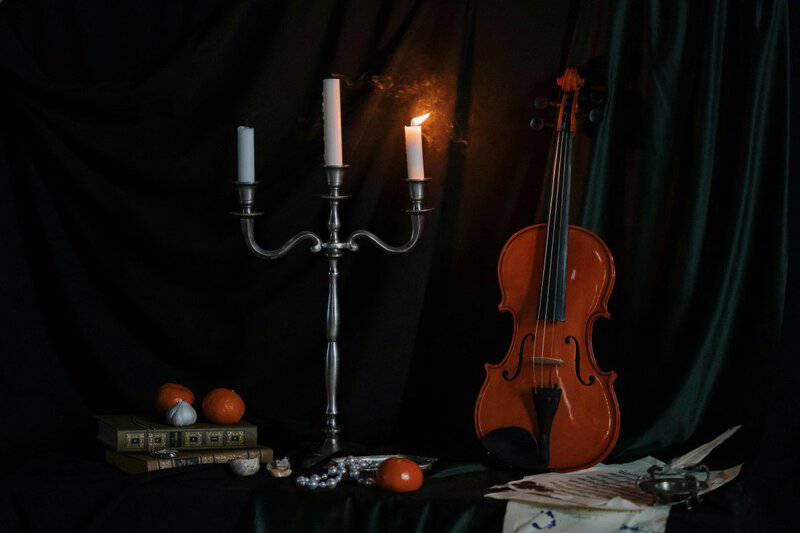 The legendary Stradivarius violins, crafted in the 17th and 18th centuries, are celebrated for their exquisite and unmatched sound. Many believe Stradivari’s secret lay in special wood treatments, now lost to history.