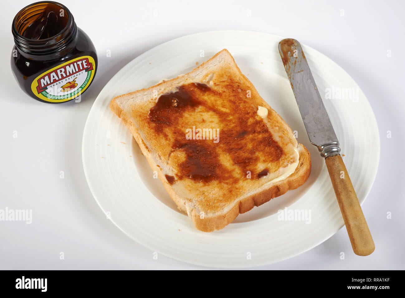 https://c8.alamy.com/comp/RRA1KF/marmite-on-toast-RRA1KF.jpg
