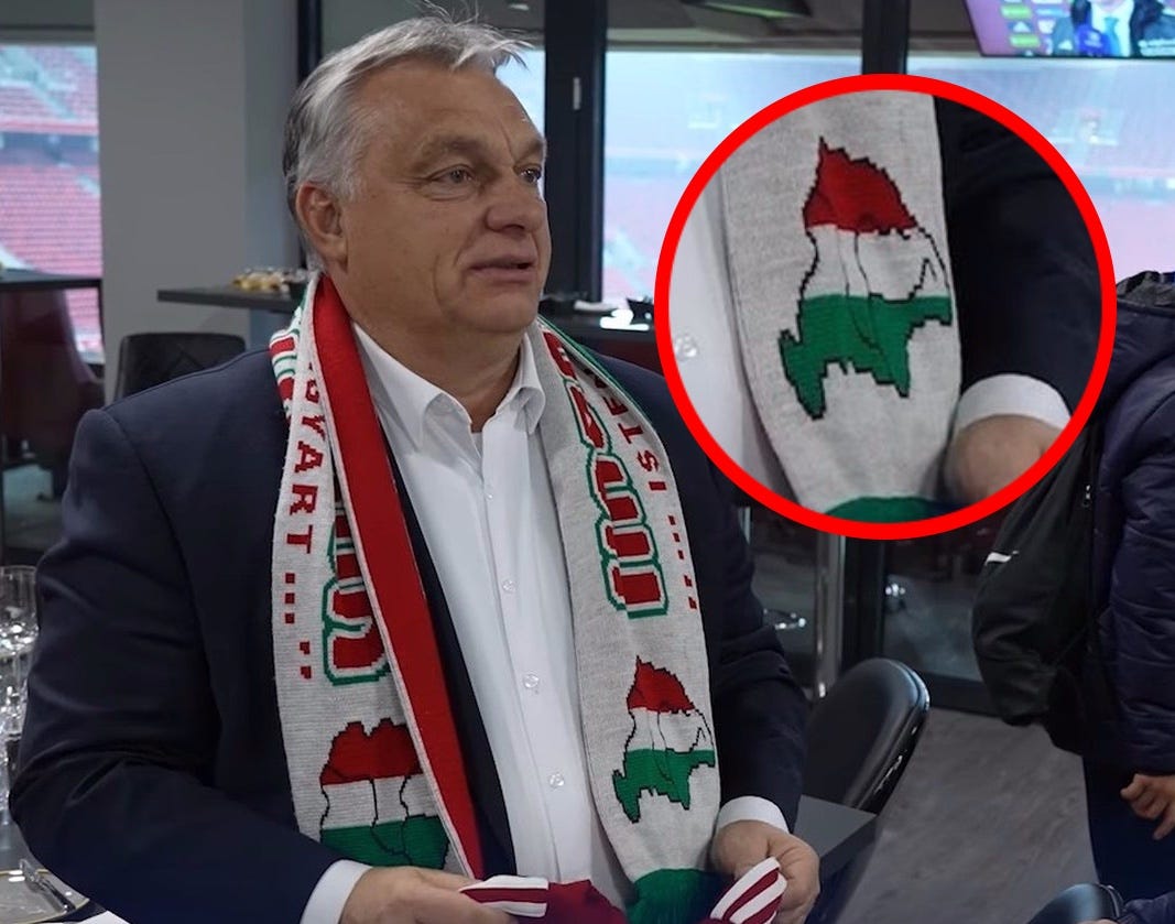 Viktor Orban i szalik z konturem Wielkich Węgier. Piesek Putina brzydko się  bawi - TrueStory