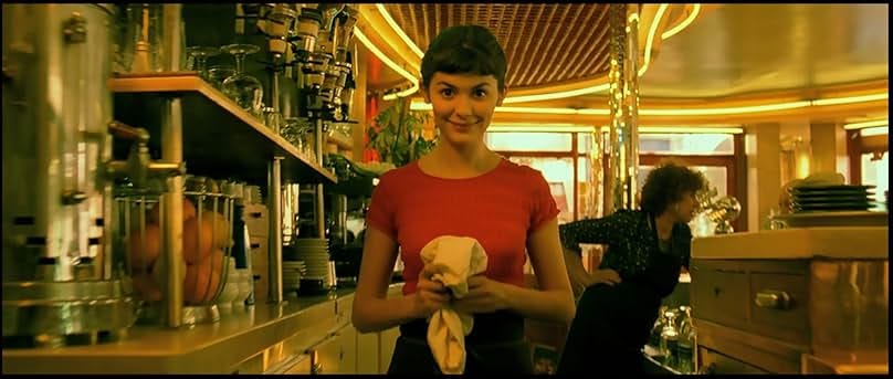 Claire Maurier and Audrey Tautou in Il favoloso mondo di Amélie (2001)
