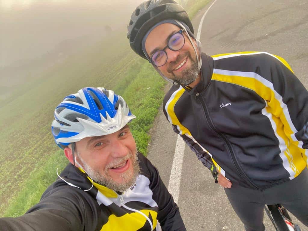 FOTO. Poetul clujean Gabriel Bota și Rudolf Nyari, vicepreședinte FICT, vor  călători cu bicicleta până la Polul Nord - Cluj24.ro