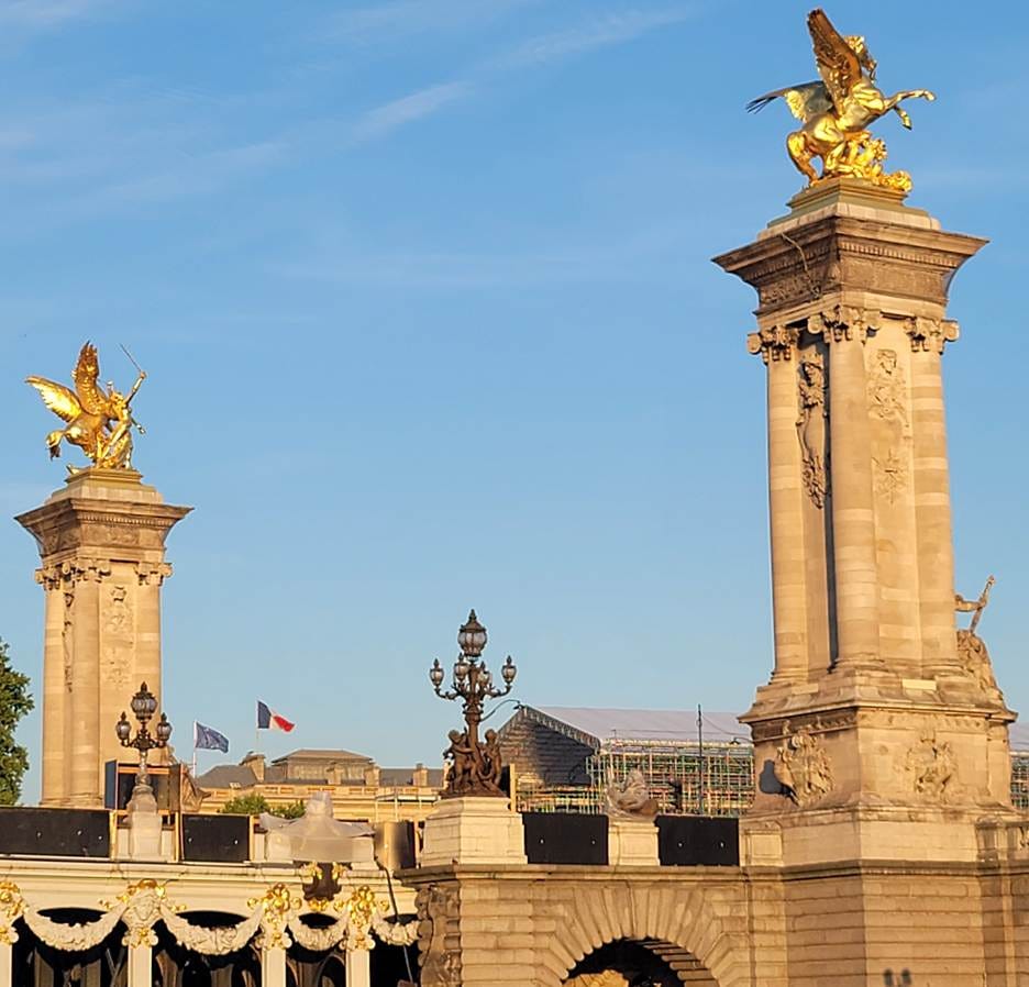 A bridge with statues on top

AI-generated content may be incorrect.