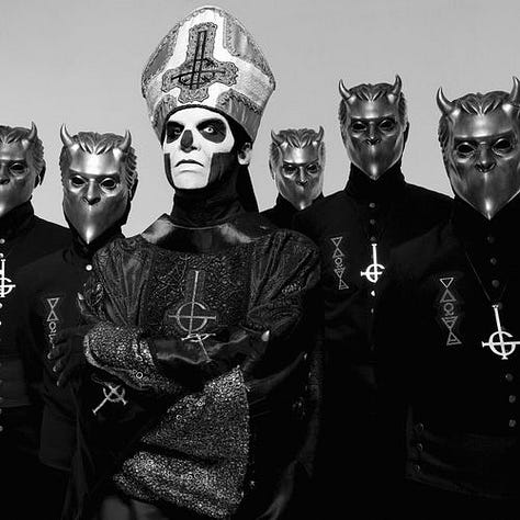 Fotografías de las bandas Ghost, Imperial Triumphant, Slipknot, Bone Cult y Gaerea, todas con miembros cubiertos por máscaras.