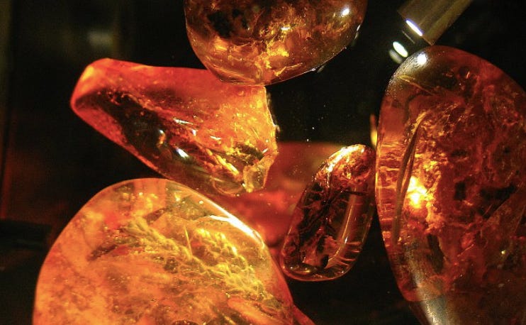 On the Mystery of the Hyperborean Elektron Sunstones of Power