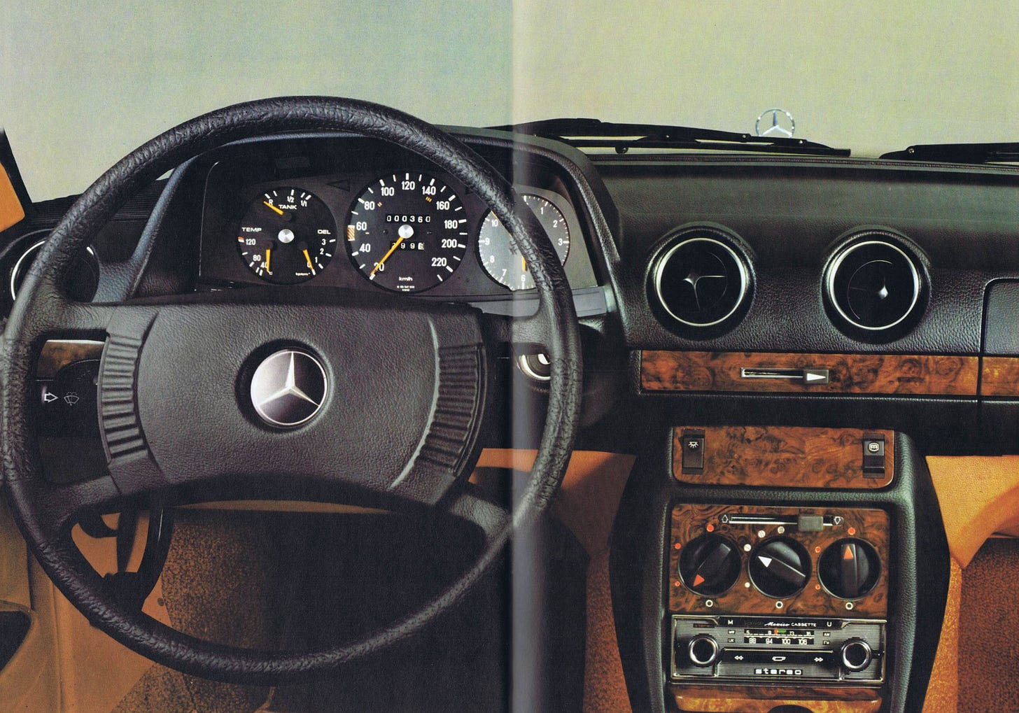 Mercedes W123 Coupe 1977 Brochure interior Mercedes W123 Coupe 1977 Brochure interior