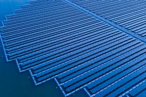 For the first time, researchers have utilized detailed factors such as water depth and temperature to better estimate the capacity for floating solar panels on U.S. reservoirs. Even under conservative projections, these reservoirs present enormous potential, with the ability to support projects generating up to 77,000 megawatts. (Photo: Getty Images) For the first time, researchers have utilized detailed factors such as water depth and temperature to better estimate the capacity for floating solar panels on U.S. reservoirs. Even under conservative projections, these reservoirs present enormous potential, with the ability to support projects generating up to 77,000 megawatts. (Photo: Getty Images)
