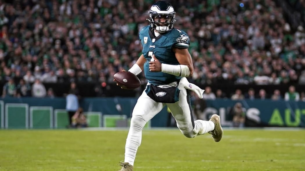 Jalen Hurts Shakes Off Knee Injury, Leads Eagles Past Cowboys 28-23 For NFL Best 8-1 Mark Jalen Hurts Shakes Off Knee Injury, Leads Eagles Past Cowboys 28-23 For NFL Best 8-1 Mark