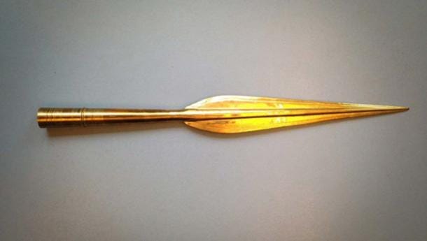 A copy of the Hoddøya Bronze Age spear is at displayed in the Coastal Museum Norveg. (Photo: Sigmund Alsaker / Coastal Museum Norveg) A copy of the Hoddøya Bronze Age spear is at displayed in the Coastal Museum Norveg. (Photo: Sigmund Alsaker / Coastal Museum Norveg)