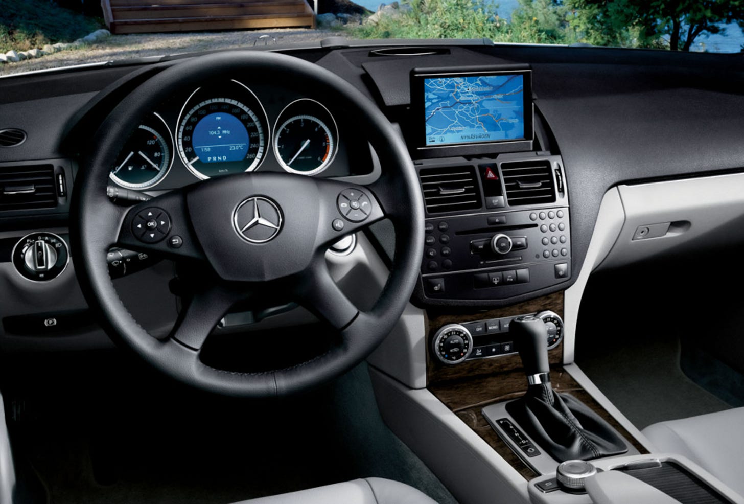 Mercedes W204 C-Class 2009 brochure dashdoard Mercedes W204 C-Class 2009 brochure dashdoard