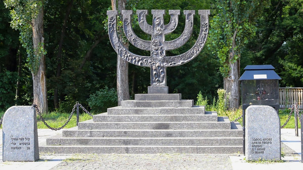 Babi Yar by Anatoly Kuznetsov - by Alan Fleetwood