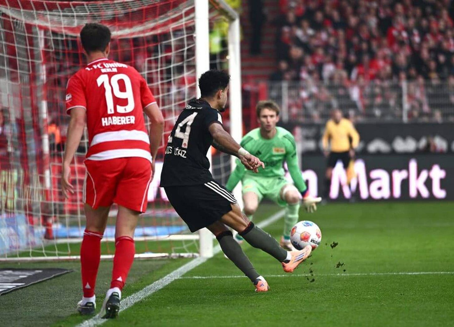 Luis Diaz of Bayern Munich scores a remarkable goal against Union Berlin from an amazingly narrow angle on Saturday