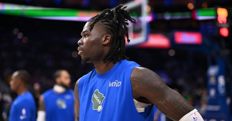 Chris Livingston -- thriving in Summer League -- re-signing with Milwaukee  Bucks