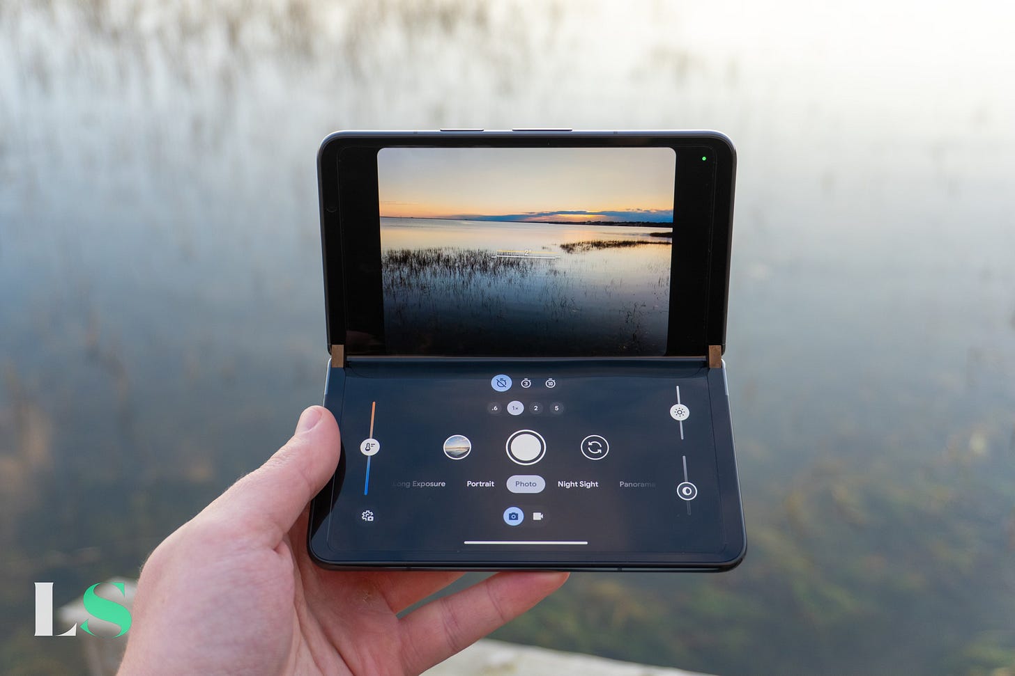 Google Pixel Fold cameras flex mode.