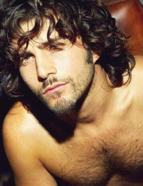Pin by Ke&#39;alohi Worthington on Eye Candy | Curly hair men, Beard look, Long  hair styles men