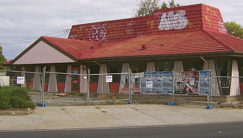 Abandoned 'retro' Pizza Hut building | Once upon a time, our… | Flickr Abandoned 'retro' Pizza Hut building | Once upon a time, our… | Flickr