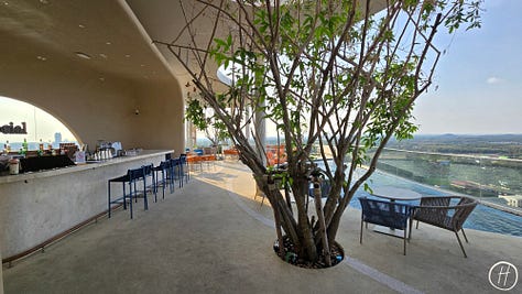 Hilton Garden Inn Rayong - Rooftop bar and pool