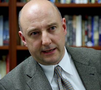 A person in a suit and tie

AI-generated content may be incorrect.