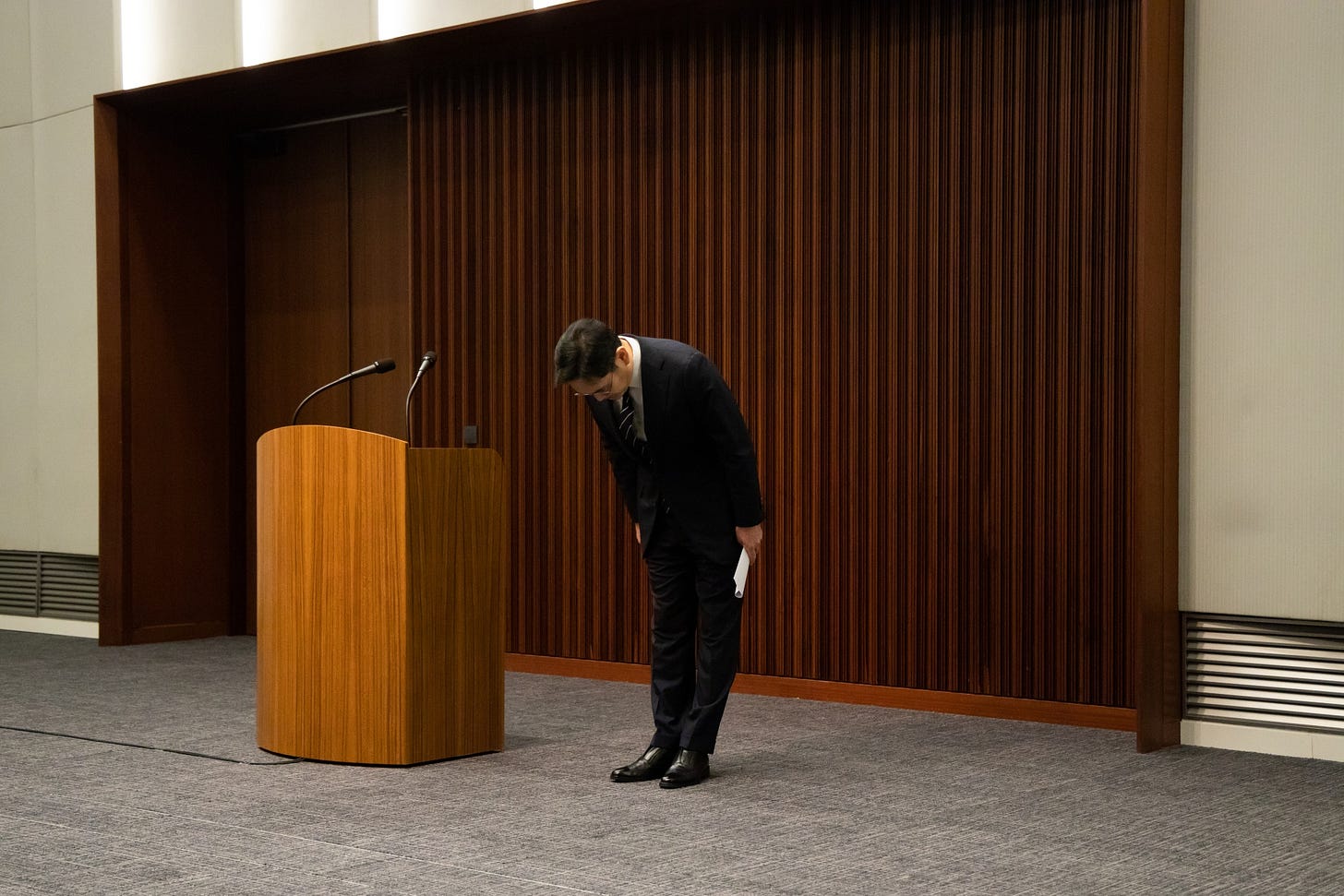 Samsung Billionaire Jay Y. Lee Apologizes for Company's Past Wrongdoings Samsung Billionaire Jay Y. Lee Apologizes for Company's Past Wrongdoings