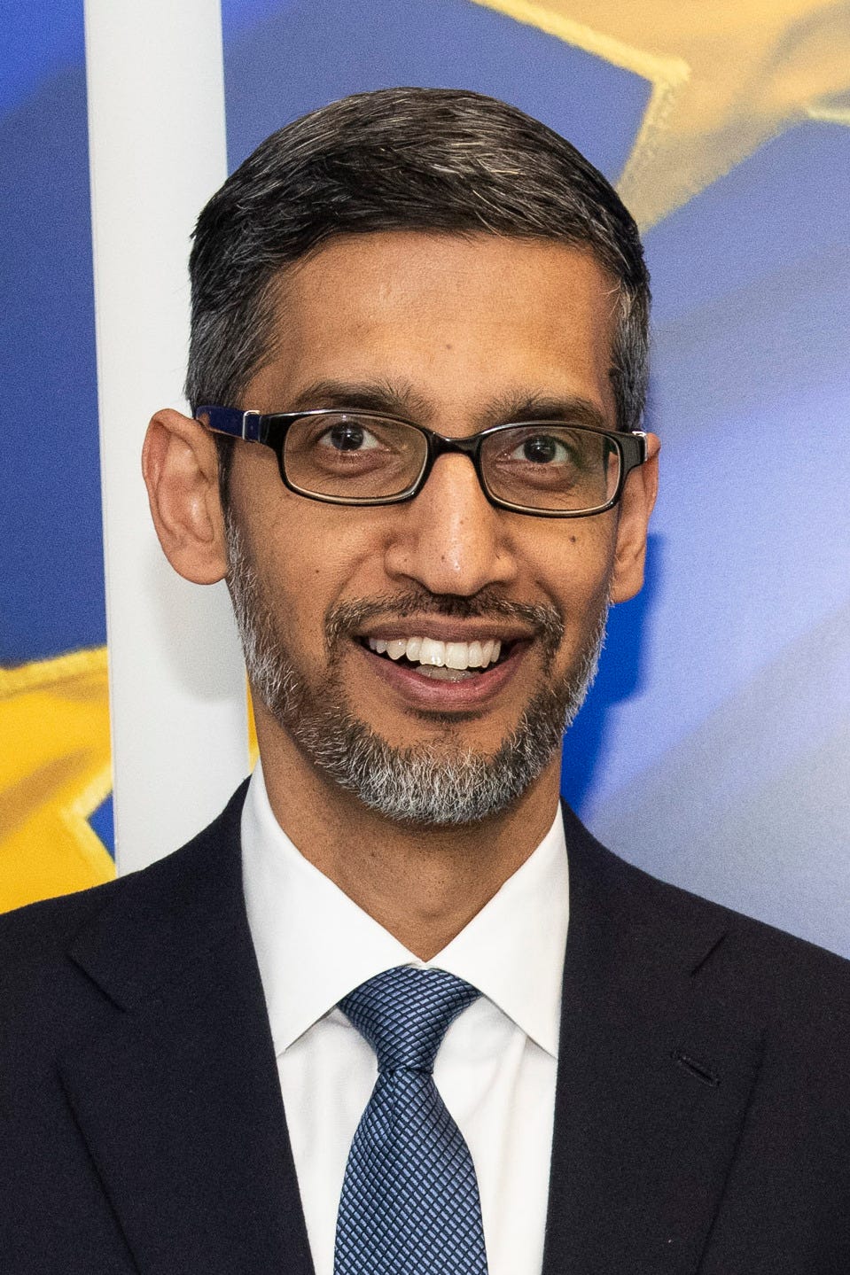 https://upload.wikimedia.org/wikipedia/commons/c/c3/Sundar_Pichai_-_2023_%28cropped%29.jpg