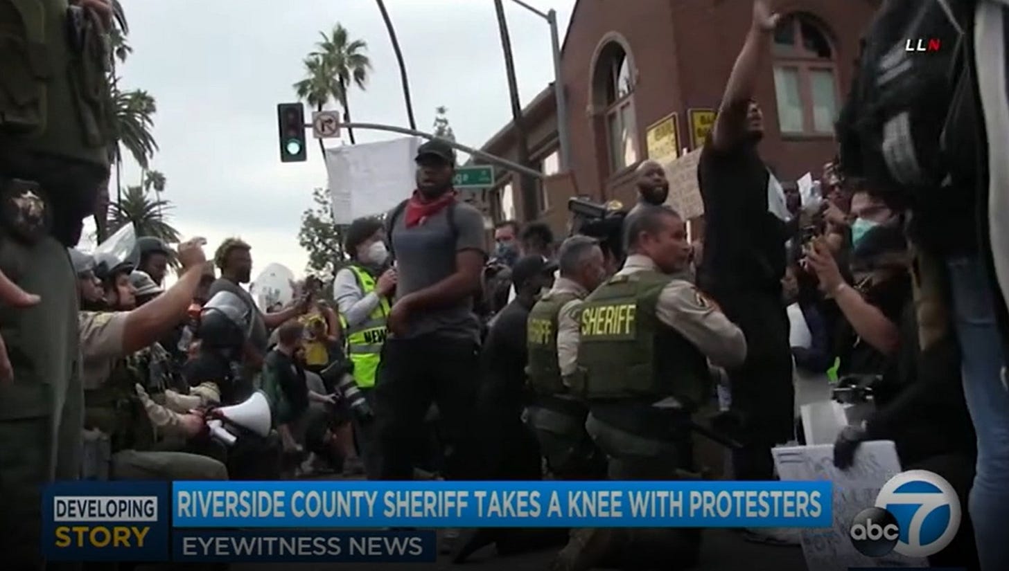 May be an image of crowd and text that says 'LL SHERIFF SHERIFF DEVELOPING 0:18 x RIVERSIDE COUNTY SHERIFF TAKES A KNEE WITH PROTESTERS abc ข abc 0:44 +'