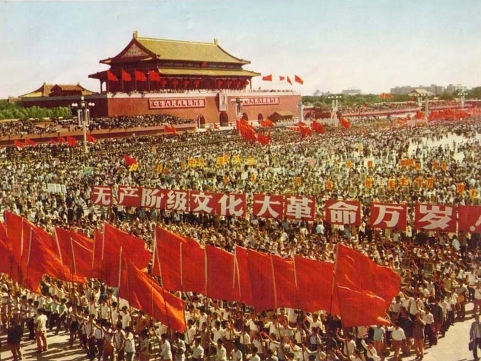 毛泽东检阅红卫兵 大量年轻生命魂断天安门 ＊ 阿波罗新闻网
