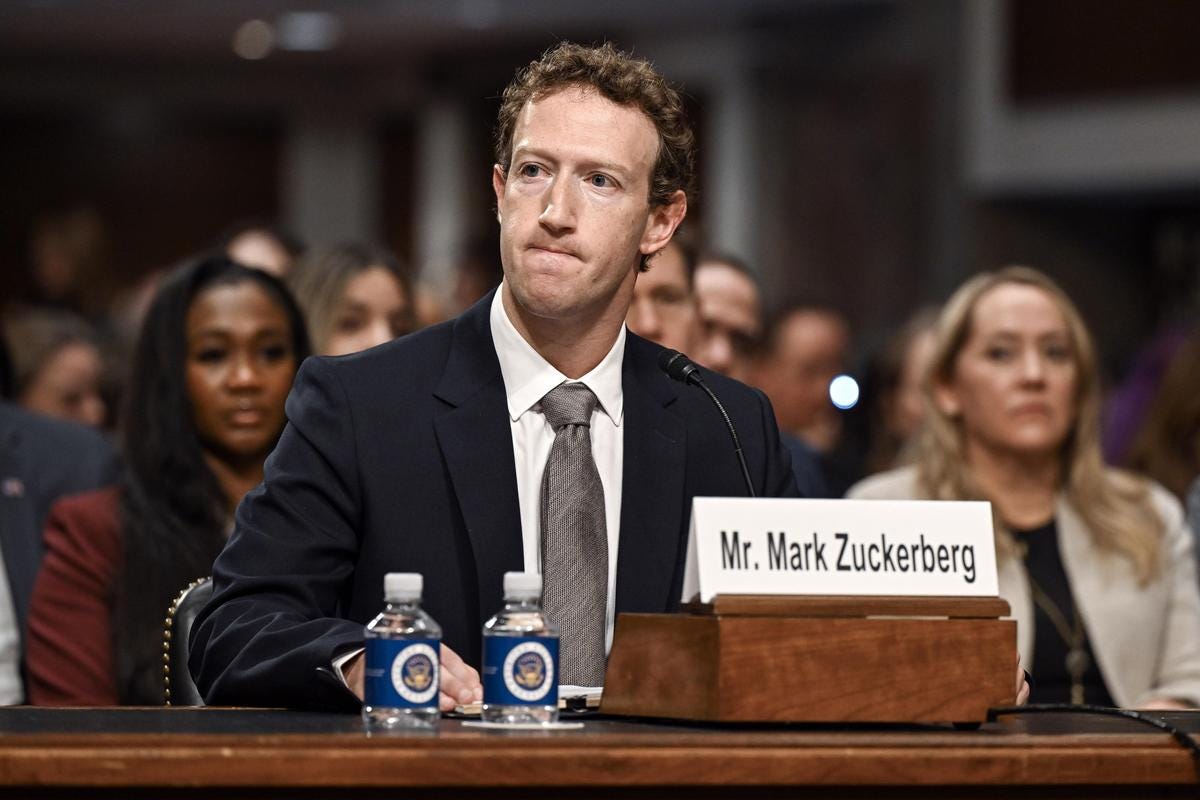 Procès de Meta : à la barre, Mark Zuckerberg joue l'avenir de son empire des réseaux sociaux Procès de Meta : à la barre, Mark Zuckerberg joue l'avenir de son empire des réseaux sociaux