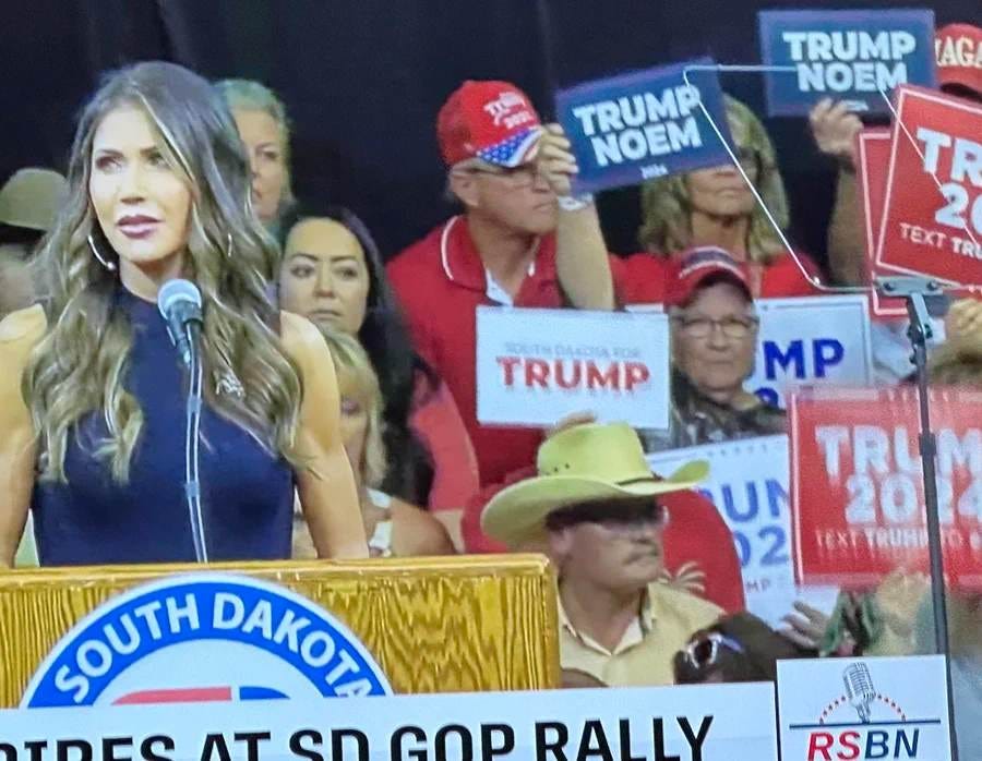 Trump Noem 2024 (2)