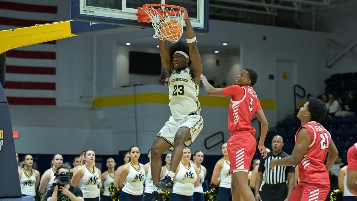 Warriors survive a sluggish start, blow out Marist to remain in first place