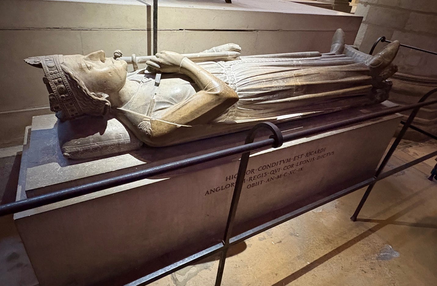 A statue of a person lying on a stone surface

Description automatically generated