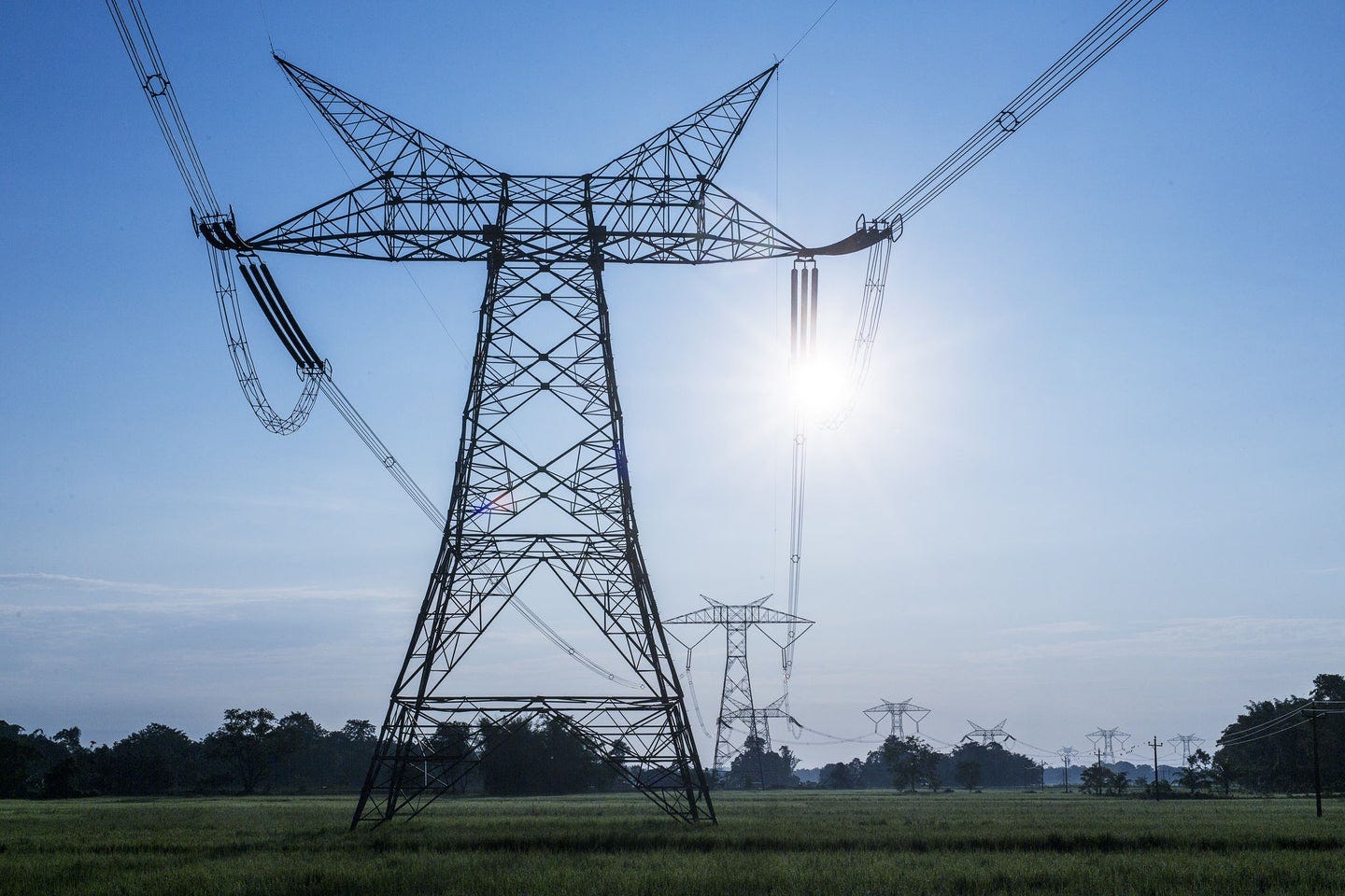 Overhead transmission lines for HVDC | Hitachi Energy