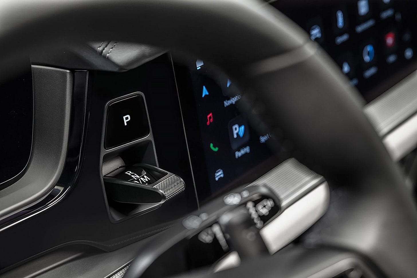 The dashboard of the 2024 Porsche Cayenne.