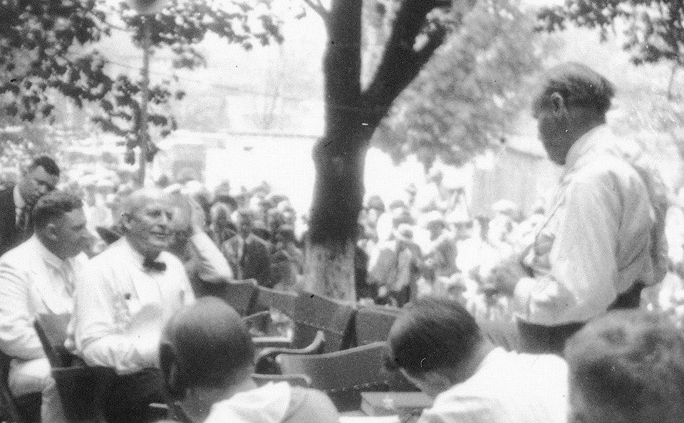 File:Tennessee v. John T. Scopes Trial- Outdoor proceedings on July 20, 1925, showing William Jennings Bryan and Clarence Darrow. (2 of 4 photos) (2898243103) crop.jpg