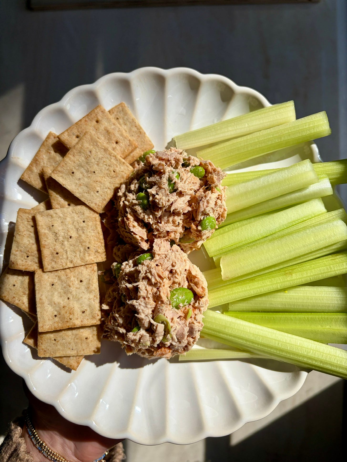 my go-to easy meal is a combination of canned tuna + spicy avocado mayo + sliced veggies + almond flour crackers my go-to easy meal is a combination of canned tuna + spicy avocado mayo + sliced veggies + almond flour crackers