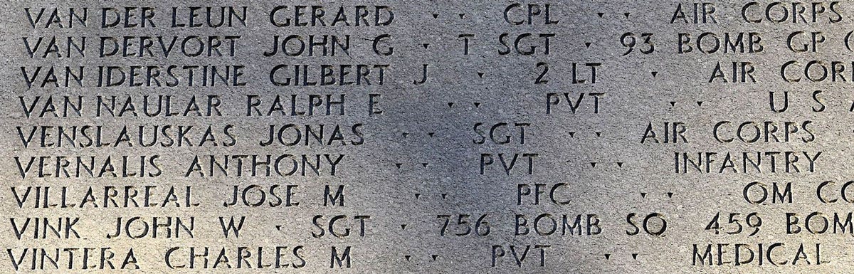 Honoring the 4,601 missing American servicemen who lost their lives in the Atlantic Ocean while engaged in combat during World War II, this memorial consists of eight massive 19-foot tall granite pylons onto which are inscribed the names, rank, service, and state of each of the deceased. On the eastern side of the plaza, a large bronze eagle grips a laurel wreath over a wave, symbolising mourning over the watery grave.