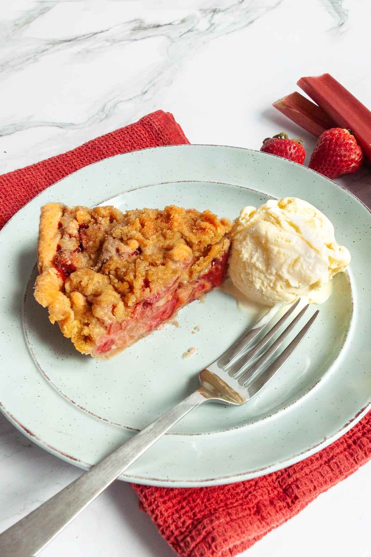 Strawberry Rhubarb Pie with Ginger Crumb Topping