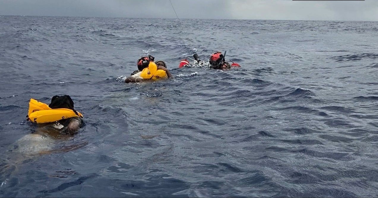 Survivors of plane crash floated on life raft for hours with no idea if help was coming Survivors of plane crash floated on life raft for hours with no idea if help was coming